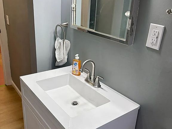 5th image of 580 Indiana Ave #1