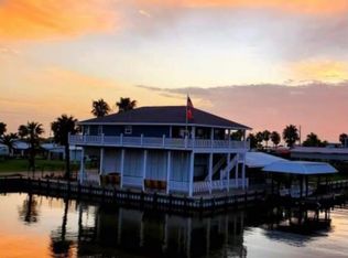 1120 Island Blvd, Crystal Beach, TX 77650