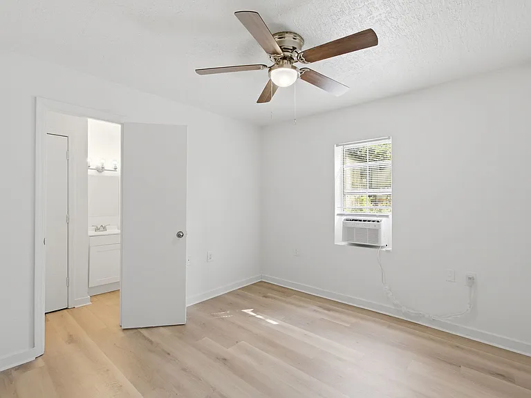 1824 Grayson St — Photo 5