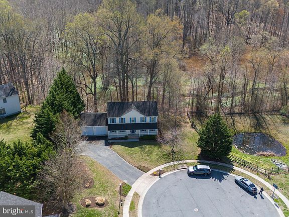 3rd image of 225 Autumn Ln