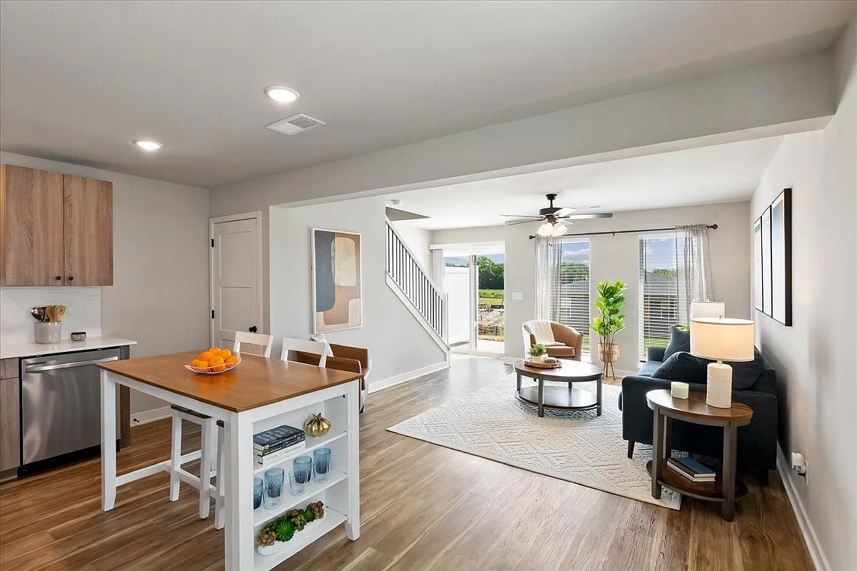 Hidden Hills Townhomes — Photo 2