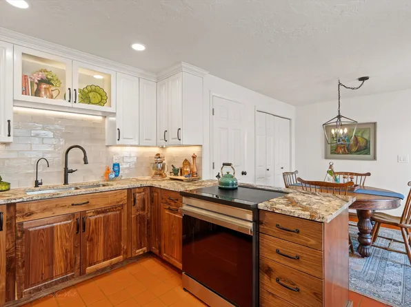 56 Cedar Hills Dr, Pocatello, ID 83204