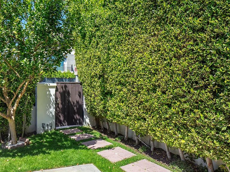 1350 N Stanley Ave — Photo 7