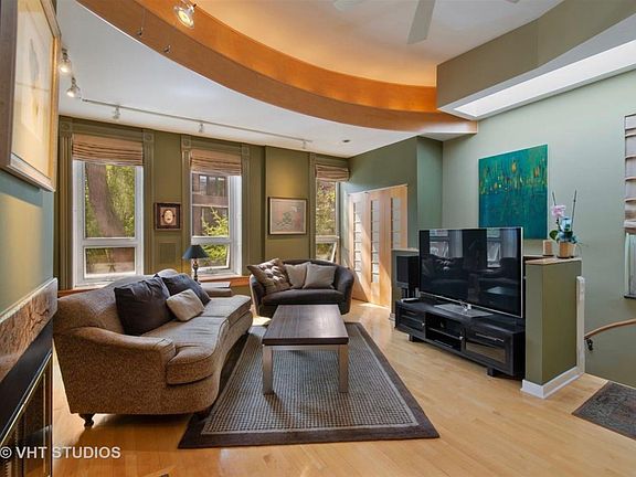 3rd image of 1037 N Wolcott Ave #2
