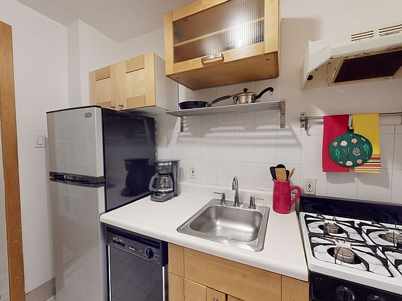 5th image of 31 W 10th St #1R