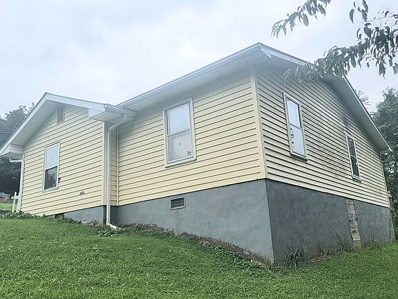 4th image of 634 Pine Dr