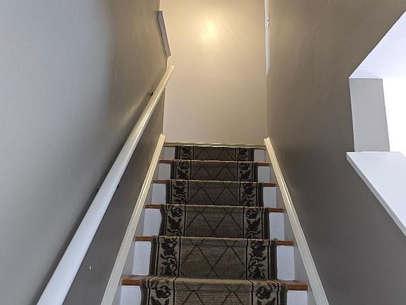 3rd image of 1448 Meriden Rd APT 3