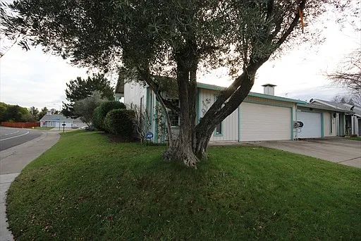9617 Greensboro Cir photo 1