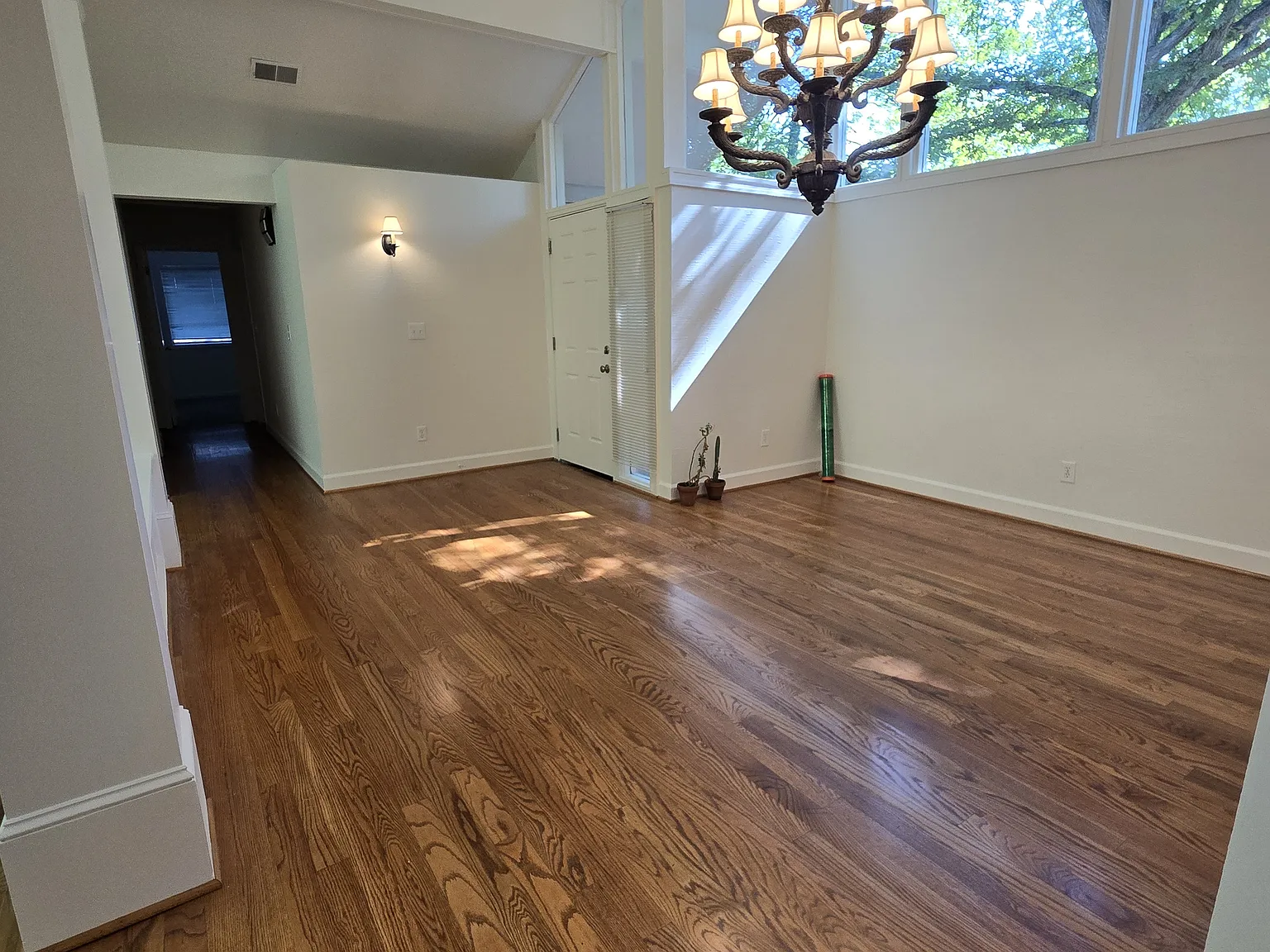 4 bed, 2.5 bath, 2647 sqft, $3,195 — Photo 2