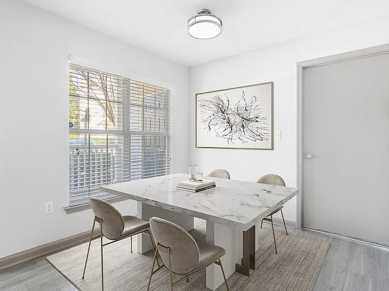C200570_1B1B_DINING_ROOM_VS