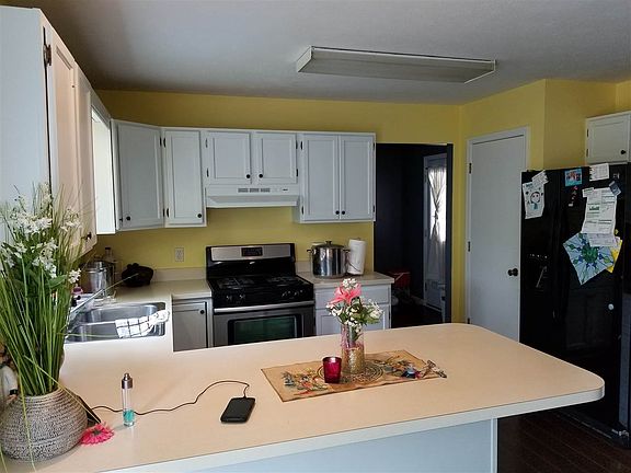 2nd image of 451 Hillcrest Dr