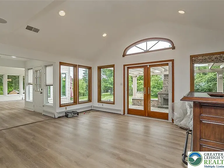 4050 Ascot Cir — Photo 6