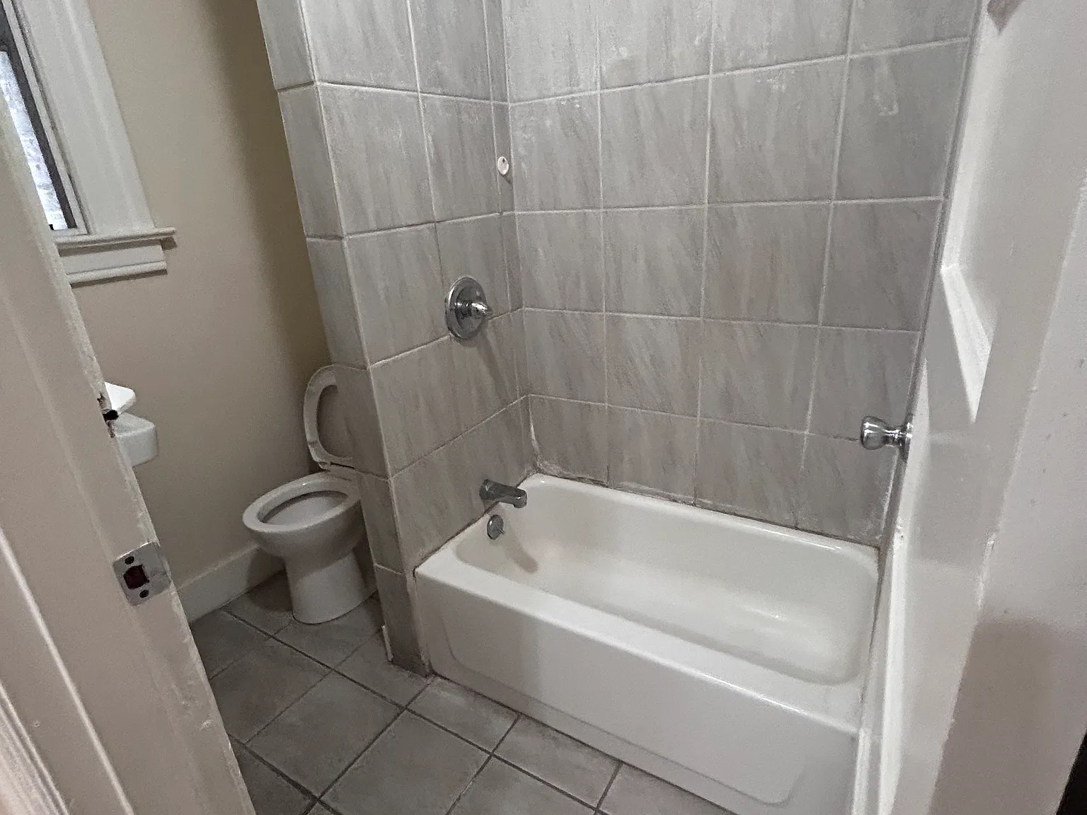 Studio, 250 sqft, $1,450 — Photo 2