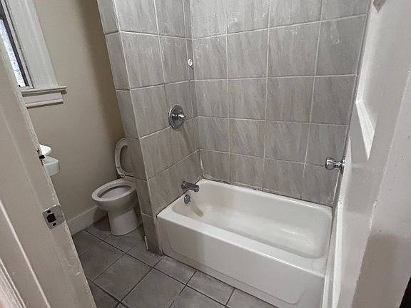 2nd image of 1005 Larkin St APT 21