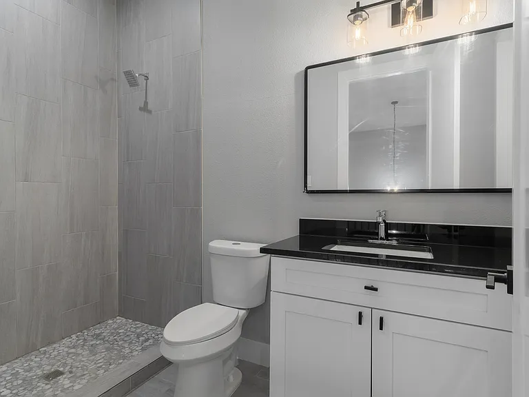 2806 Chicago St — Photo 10
