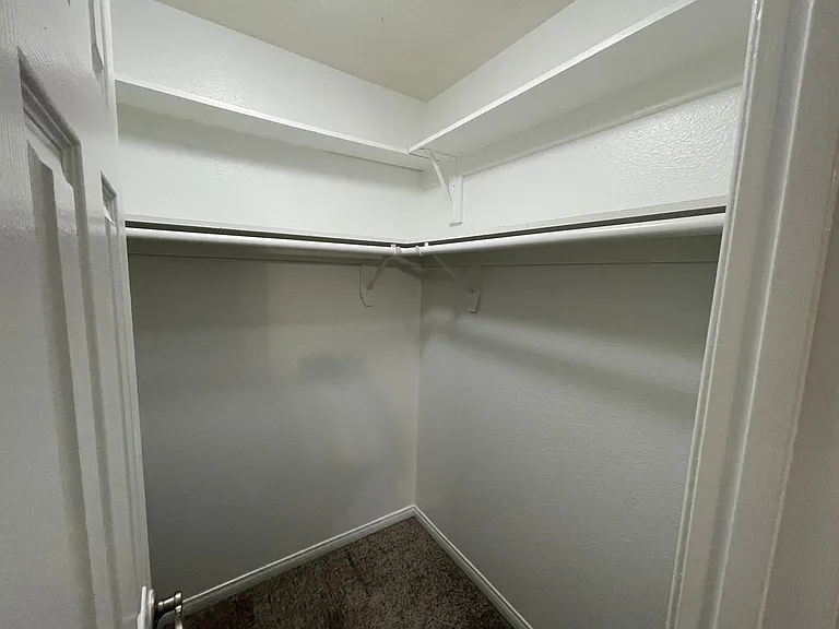 Park Plaza Apartments — Photo 79