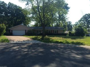 1242 High Point Cir, Amherst, OH 44001