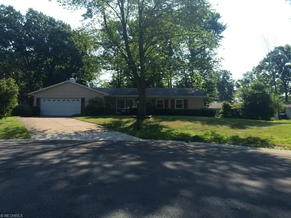 1242 High Point Cir, Amherst, OH 44001