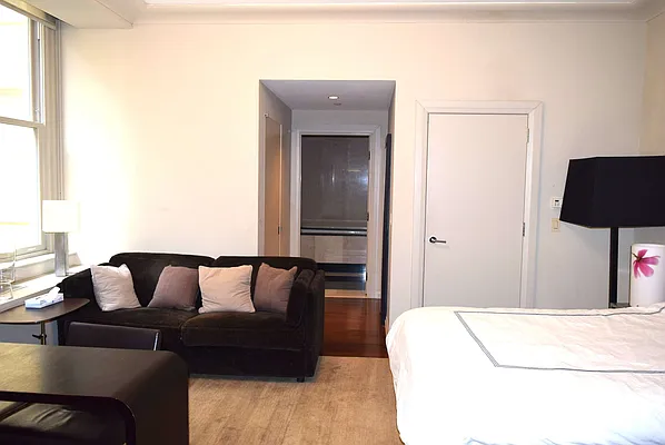 Rented by Metropolis Real Estate of Manhattan | media 72