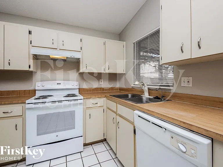 812 Whisper Lake Ct — Photo 4