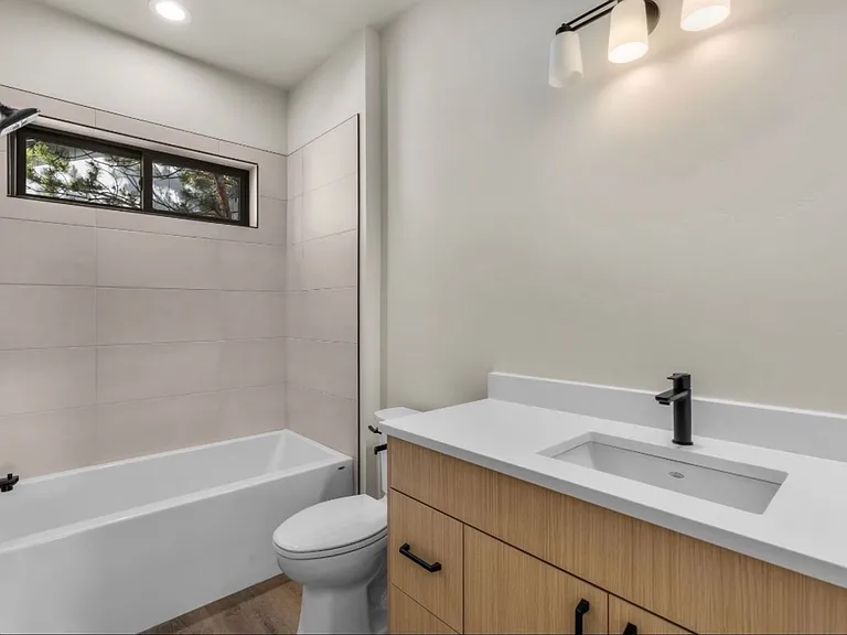 2548 SW Yew Ave #104 — Photo 4