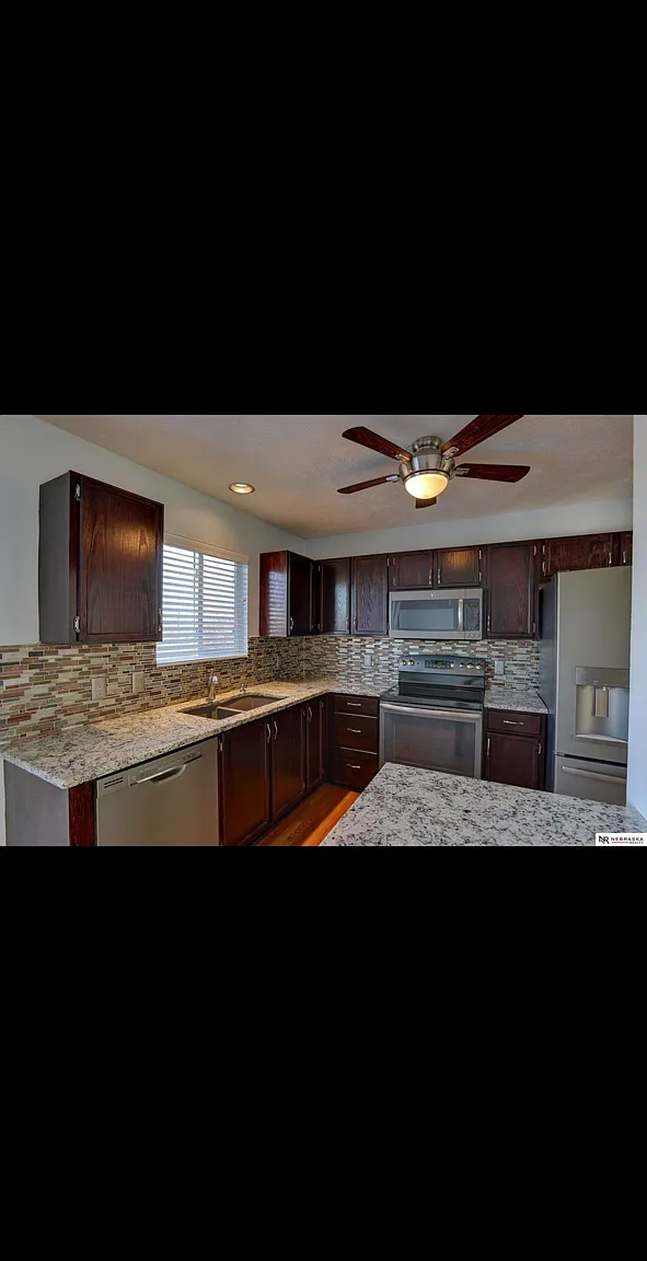 4 bed, 1190 sqft, $2,300 — Photo 4