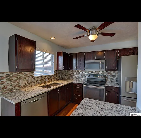 8002 Newport Ave — Photo 4