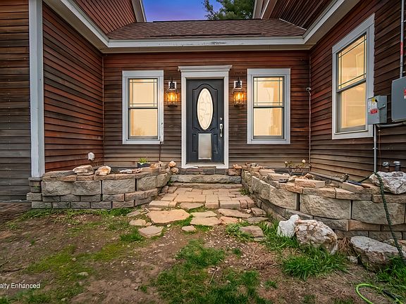 3rd image of 283 Shaw Road