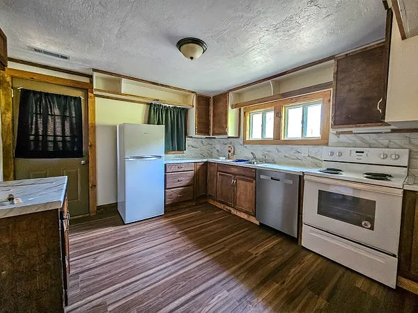 147 Weaver Creek Rd — Photo 22