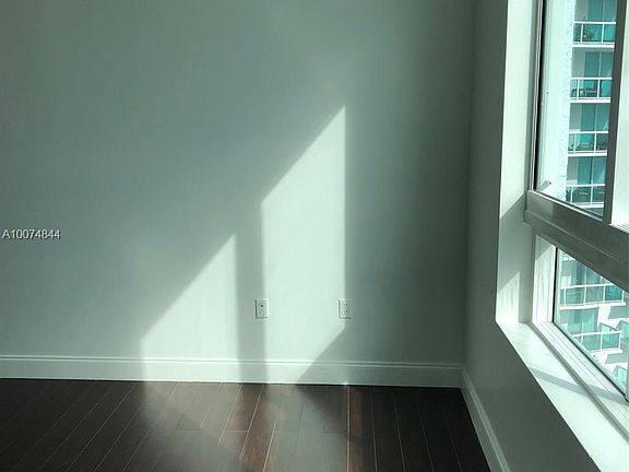 3rd image of 1900 N Bayshore Dr APT 3411