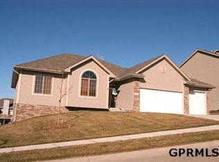 17230 N Franklin Dr, Omaha, NE 68118