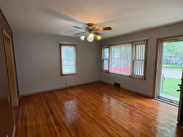 1917 Bimelich Ln — Photo 2
