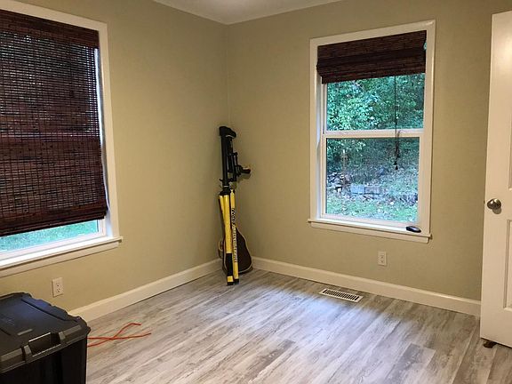 4th image of 533 W Whillock St