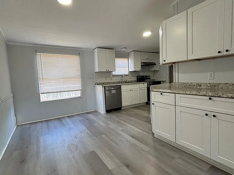 16509 Brittany Way — Photo 4