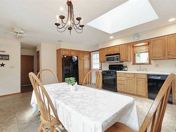 3rd image of 39 Norton Dr