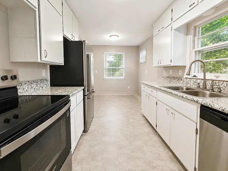 5320 S Madison Ave — Photo 2