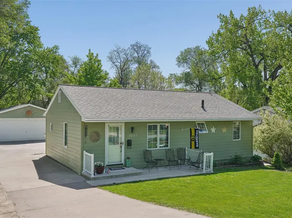 3107 70th St, Urbandale, IA 50322