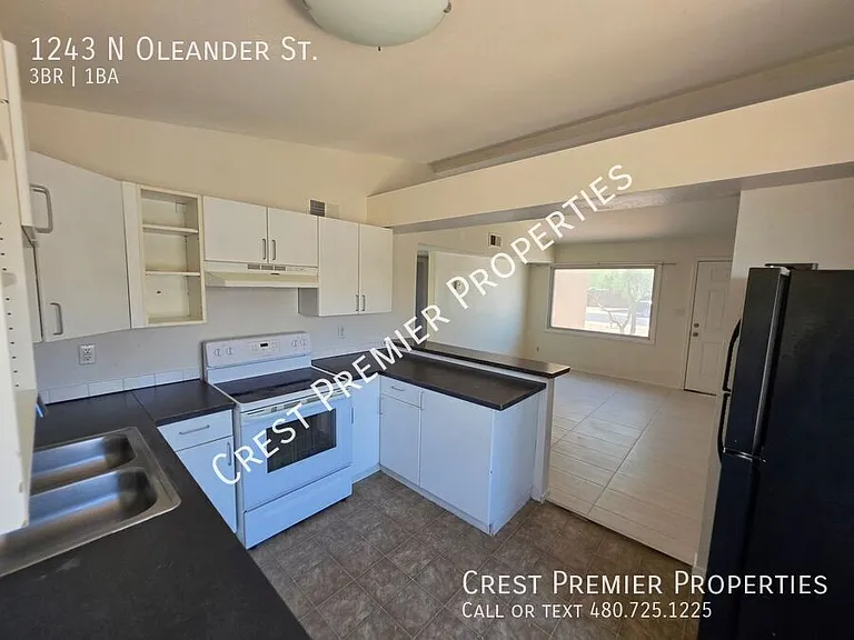 1243 N Oleander St — Photo 8