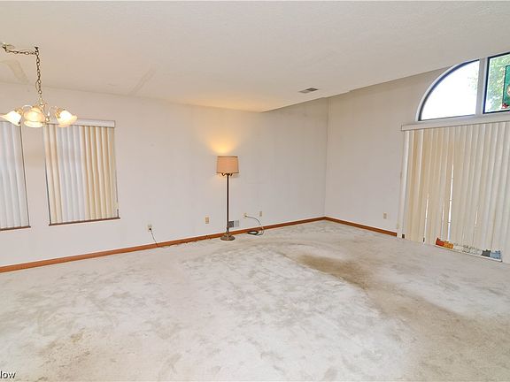 5th image of 4056 Saint Andrews Ct APT 4