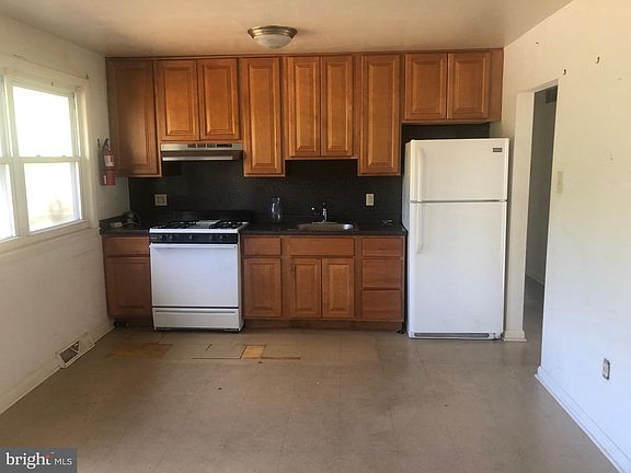 3rd image of 2149 Berkeley Dr