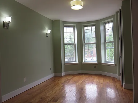 Rented by Rennit Inc. | media 50