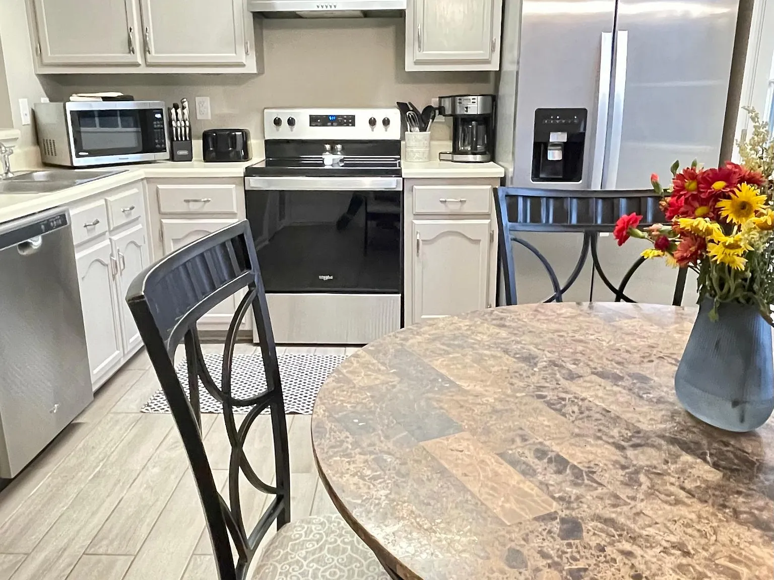 3 bed, 1115 sqft, $3,750 — Photo 4