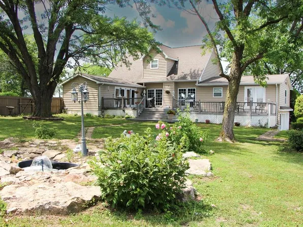 1207 Hilltop Dr, Brookfield, MO 64628