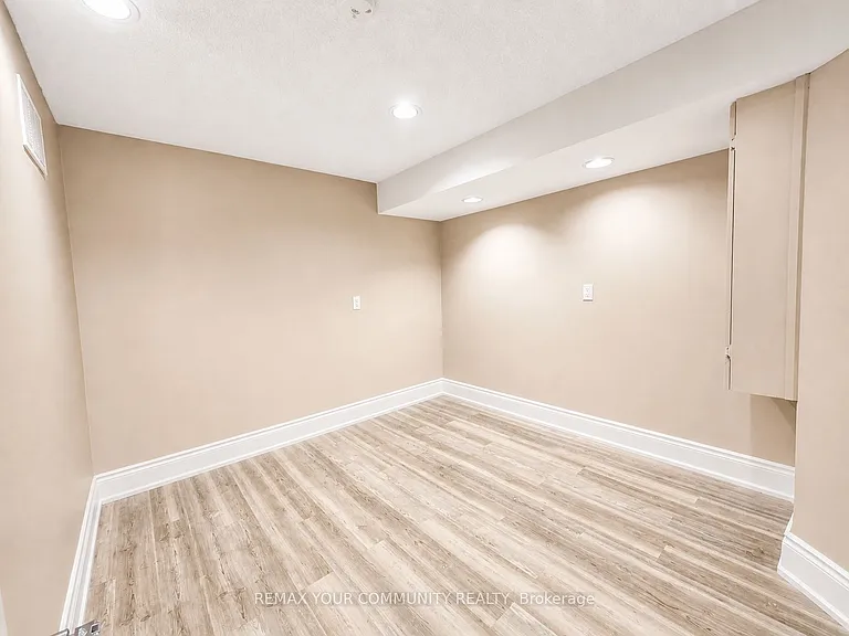 17 Morden Cres #BASEMENT — Photo 12