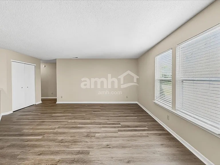 2324 Shadowbrook Dr — Photo 9