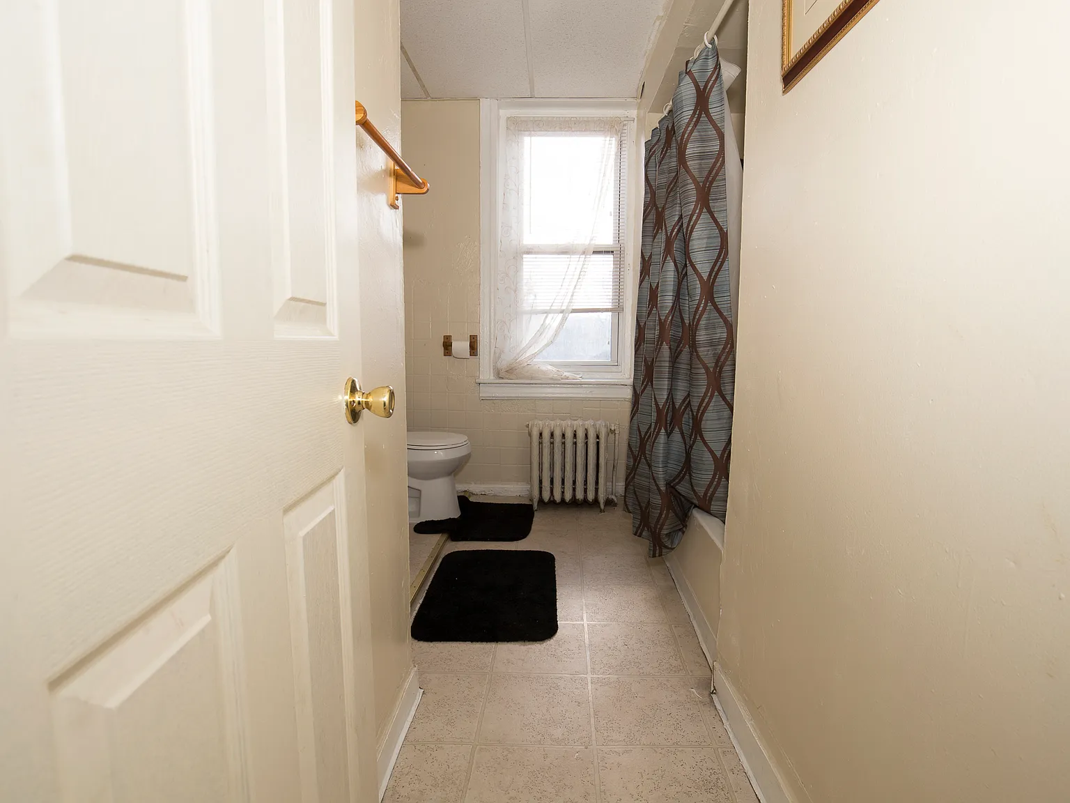 3 bed, 900 sqft, $1,787 — Photo 2