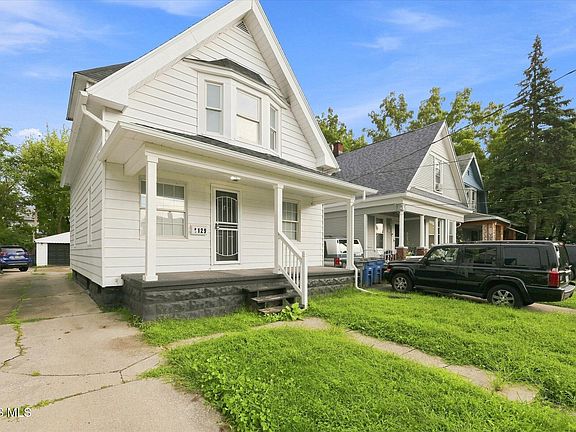 2nd image of 1129 Mason St