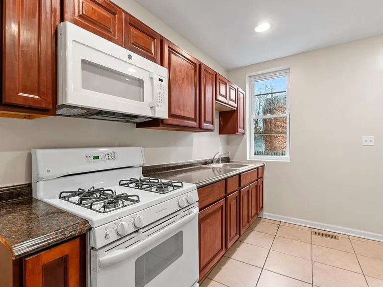428 E Lorraine Ave #1 — Photo 2