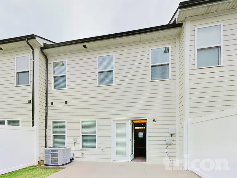 405 Riverwood Ct — Photo 17