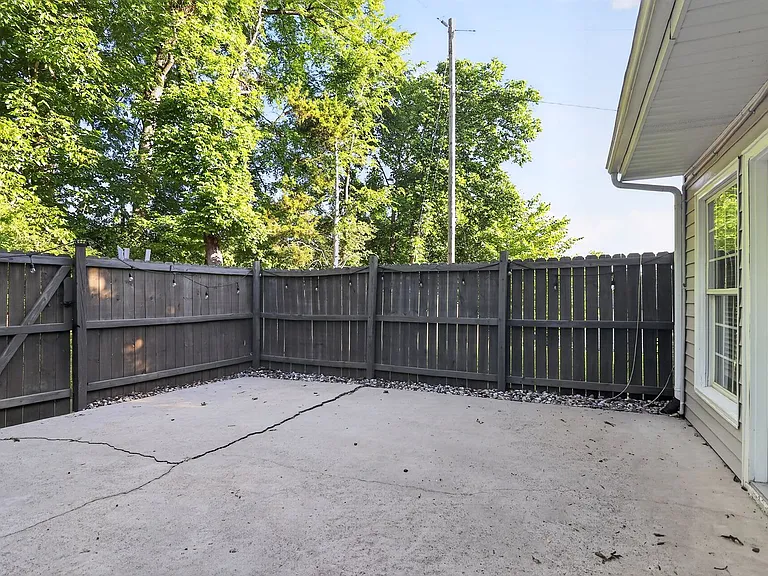 1819 Sabrina Ct — Photo 26